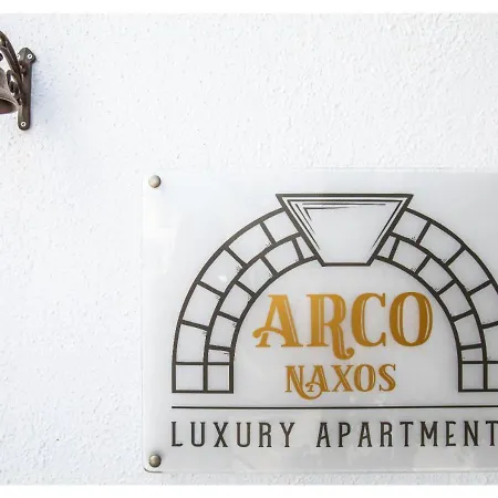 Appart hôtel Arco Naxos Luxury 4*