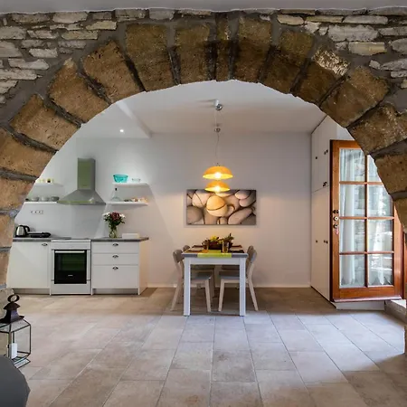Arco Naxos Luxury מלון דירות Naxos City