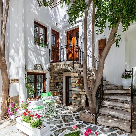 Appart hôtel Arco Naxos Luxury