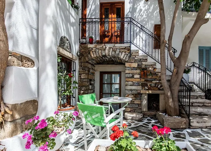 Arco Naxos Luxury Aparthotel 4*